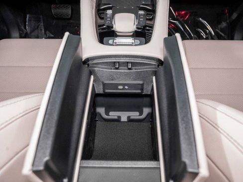 New 2026 Mercedes-Benz GLS 450 4MATIC image 23