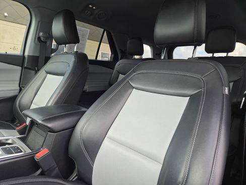 Used 2022 Ford Explorer XLT w/ Equipment Group 202A image 15