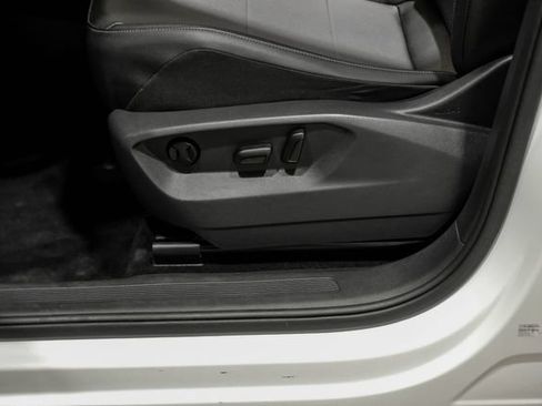 Used 2018 Volkswagen Tiguan SE w/ Panoramic Sunroof Package FWD image 30