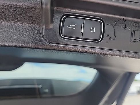 Used 2022 Ford Explorer XLT w/ Equipment Group 202A AWD/4WD image 11