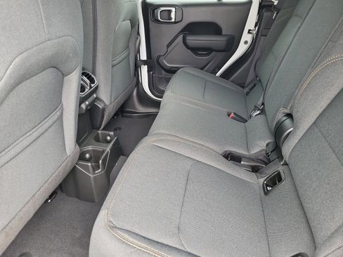 New 2025 Jeep Gladiator Sport image 17