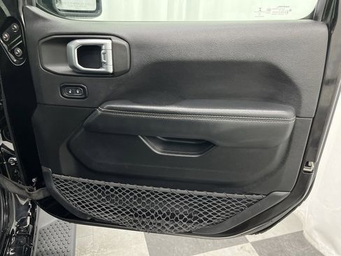 Used 2020 Jeep Wrangler Unlimited Sahara image 22