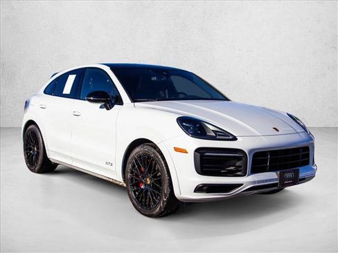 Used 2022 Porsche Cayenne GTS image 3