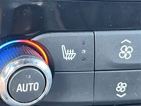 Used 2023 Buick Enclave Essence image 24