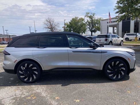 Certified 2024 Lincoln Nautilus Reserve w/ Equipment Group 202A image 2