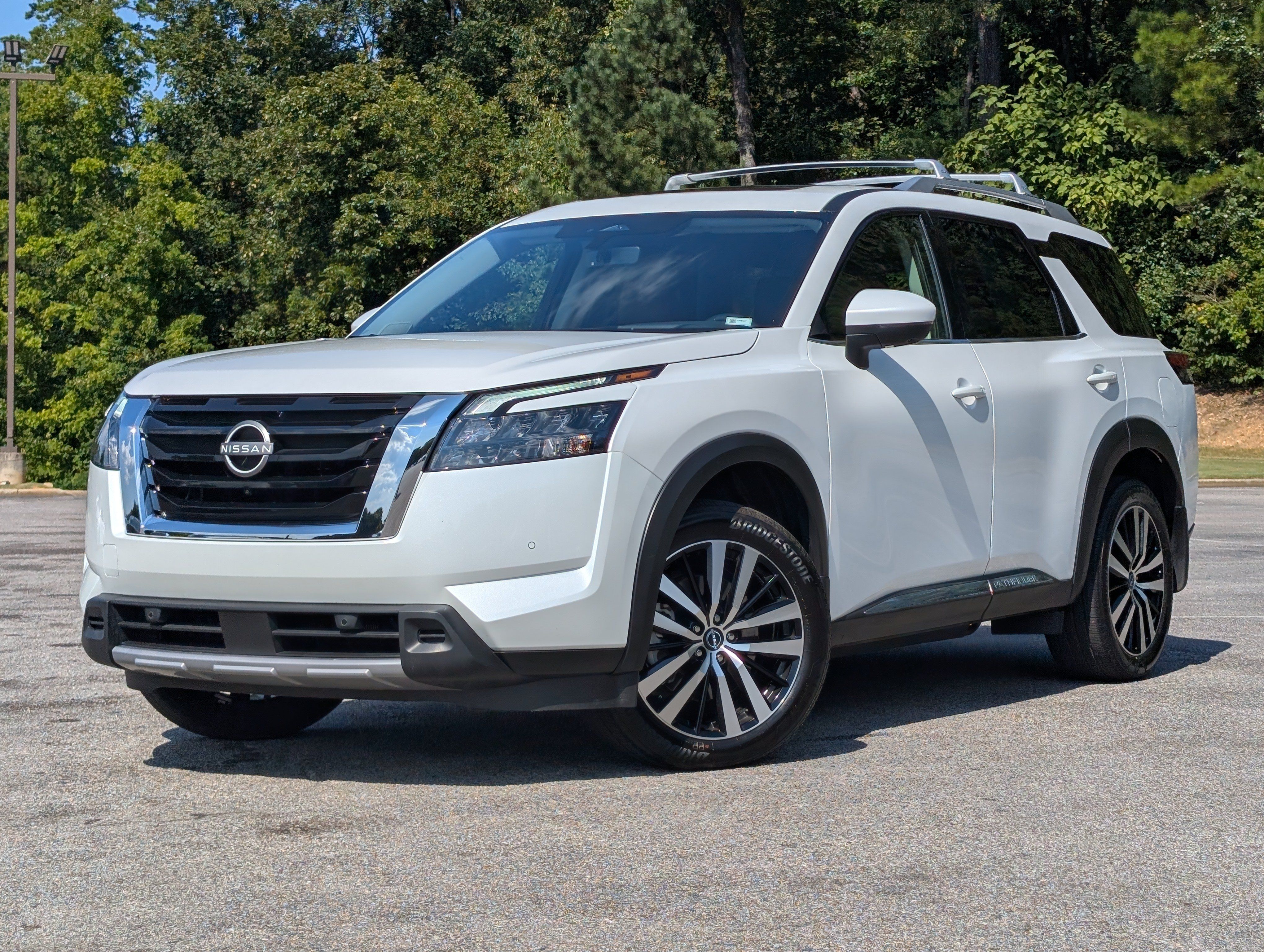 Used 2025 Nissan Pathfinder Platinum w/ Cargo Package FWD image 4