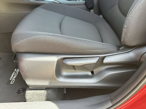 Used 2022 Toyota Corolla Cross LE FWD image 26