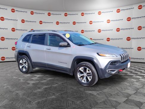 Used 2018 Jeep Cherokee Trailhawk w/ Comfort/Convenience Group AWD/4WD image 7