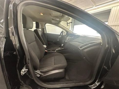 Used 2017 Ford Focus SE image 10