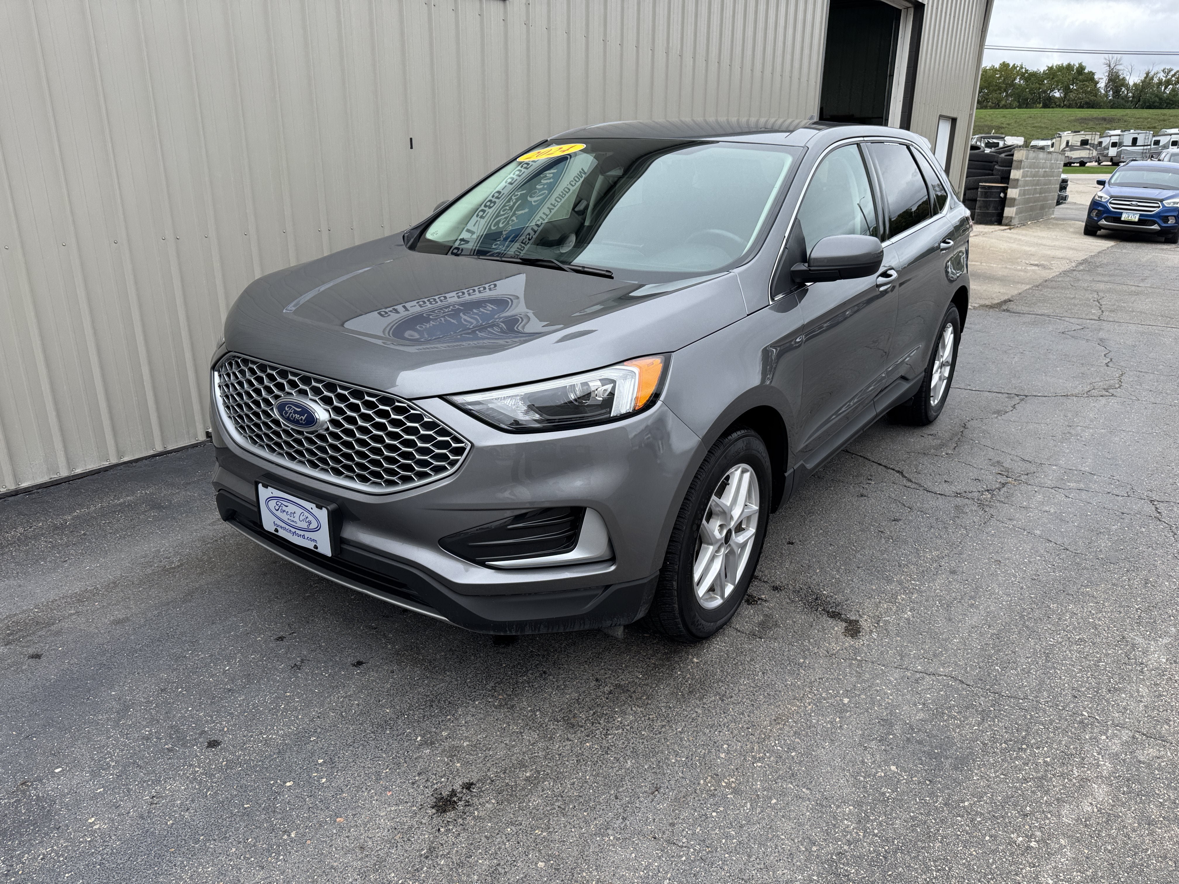Used 2024 Ford Edge SEL AWD/4WD image 2