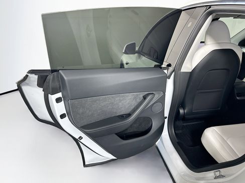 Used 2025 Tesla Model Y Long Range image 24