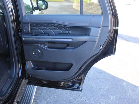 Used 2023 Ford Expedition Platinum image 15