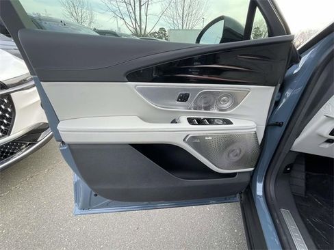 New 2026 Lincoln Nautilus Reserve image 11