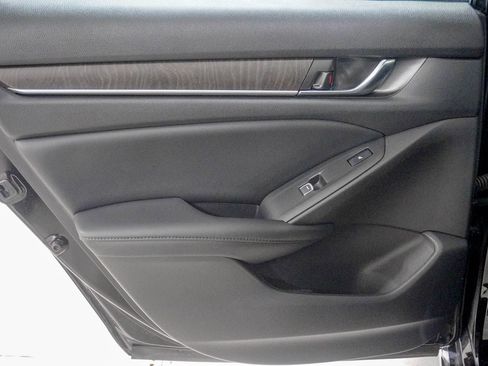 Used 2022 Honda Accord Touring image 35