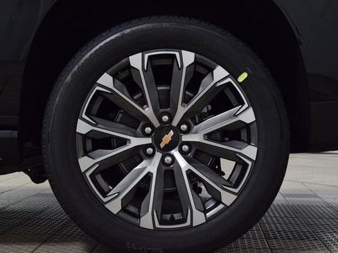 New 2026 Chevrolet Suburban High Country AWD/4WD image 27