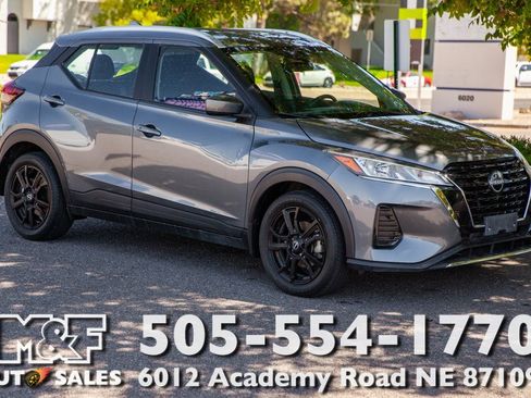 Used 2023 Nissan Kicks SV image 1
