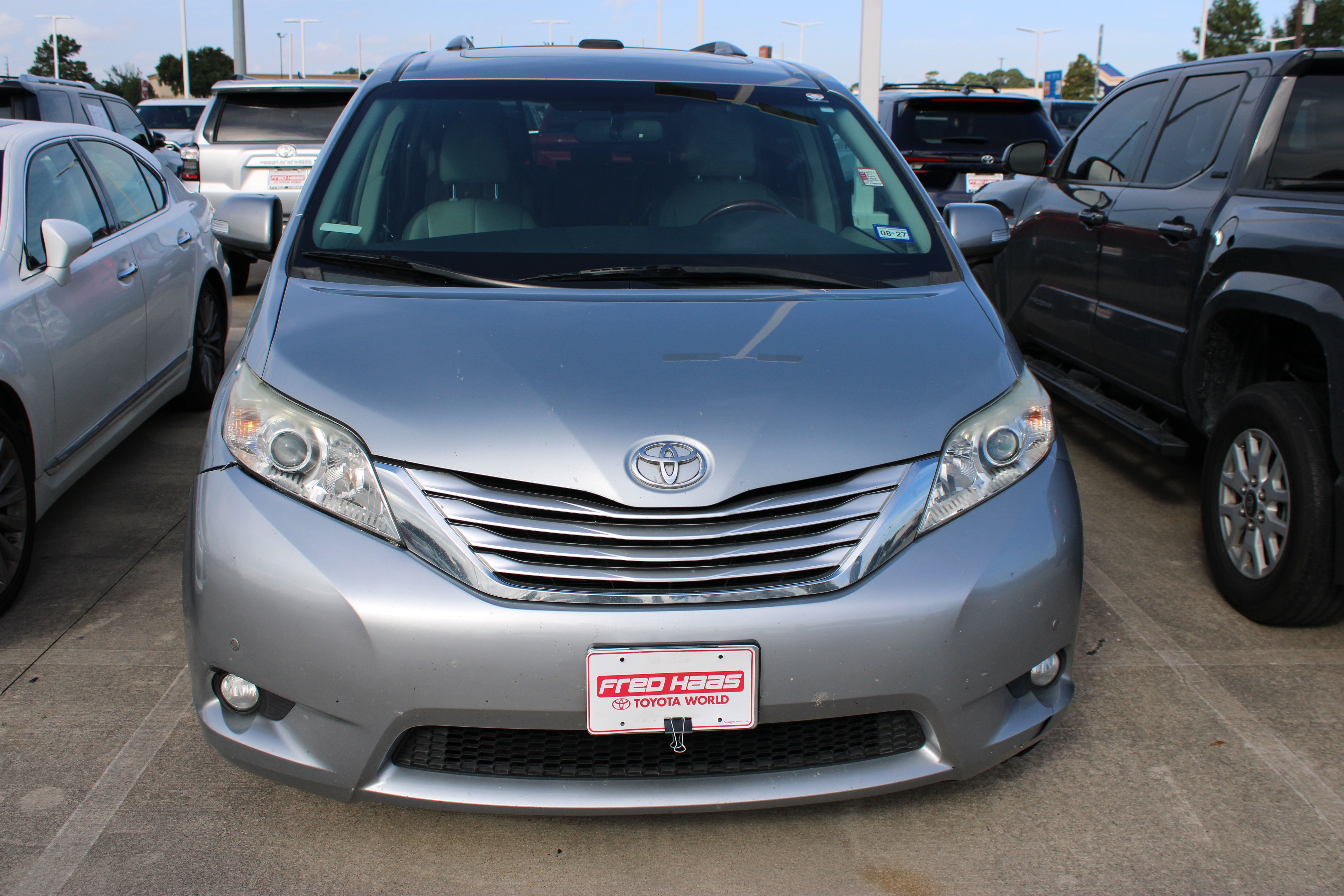 Used 2014 Toyota Sienna Limited w/ Limited Premium Package AWD/4WD image 3