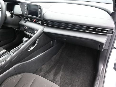 Used 2025 Hyundai Elantra Sport FWD image 33