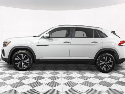 Used 2025 Volkswagen Atlas Cross Sport SE FWD image 19