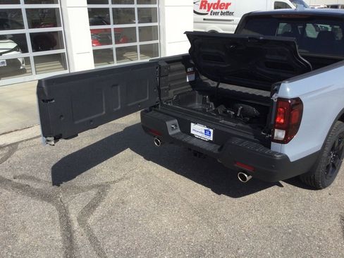 New 2026 Honda Ridgeline Black Edition image 7