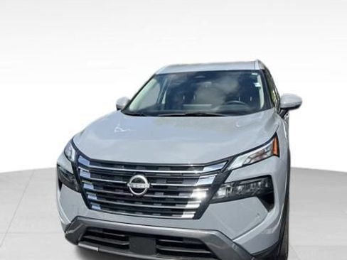 Certified 2025 Nissan Rogue SL FWD image 6