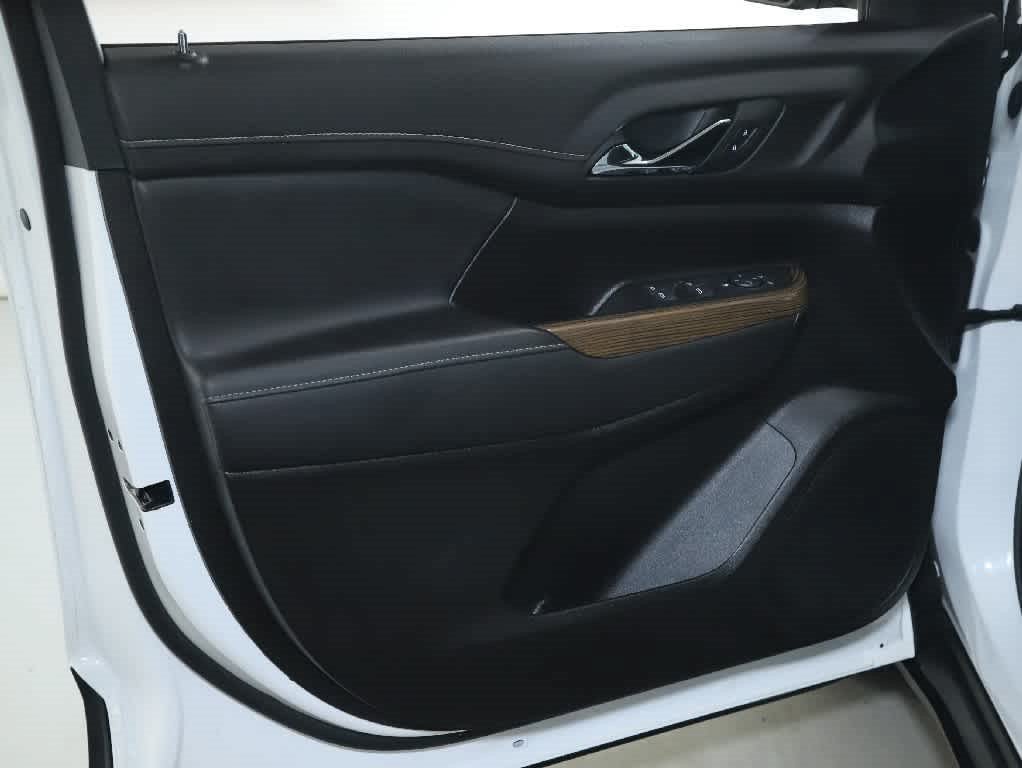 Used 2023 GMC Acadia SLE FWD image 15