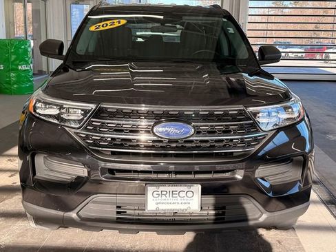 Used 2021 Ford Explorer XLT image 2