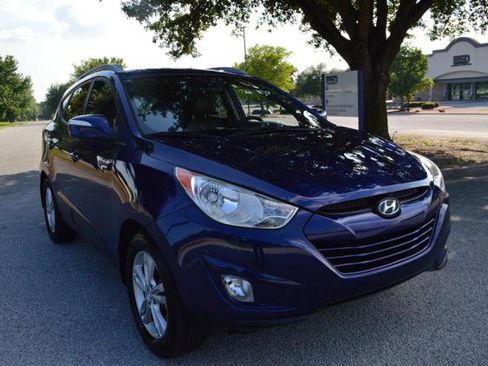 Used 2013 Hyundai Tucson GLS FWD image 2