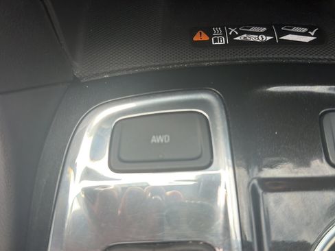 Used 2023 Chevrolet Equinox Premier w/ LPO, Floor Liner Package AWD/4WD image 13