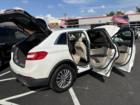 Used 2016 Lincoln MKX Select w/ Select Plus Package image 17