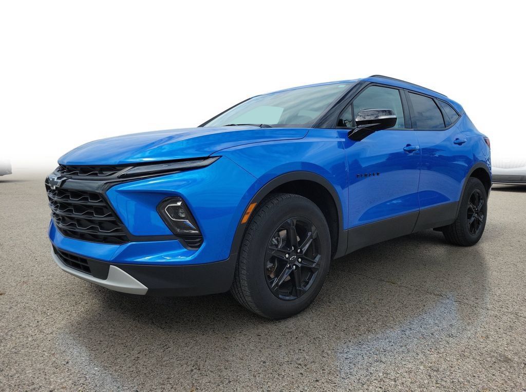 Used 2024 Chevrolet Blazer LT w/ Midnight/Sport Edition AWD/4WD image 2