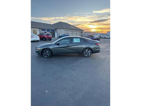 New 2025 Hyundai Elantra Sport FWD image 8