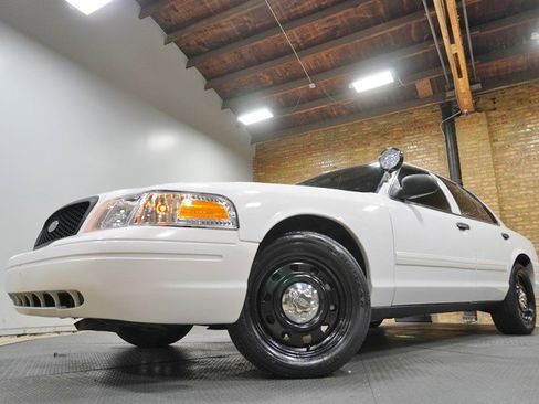 Used 2011 Ford Crown Victoria Police Interceptor w/ Radio Suppression Pkg image 3