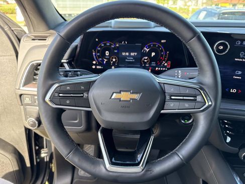 Used 2025 Chevrolet Suburban Premier image 29