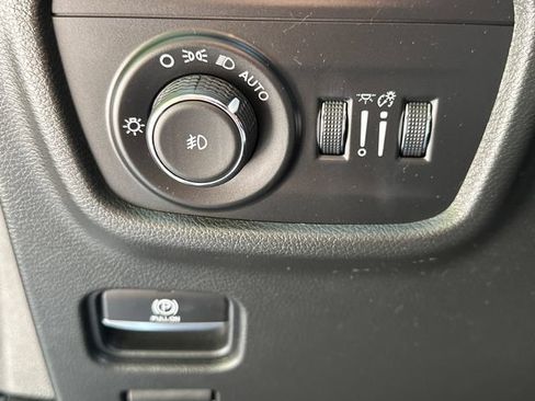 Used 2022 Jeep Grand Cherokee L Overland w/ Luxury Tech Group IV AWD/4WD image 28