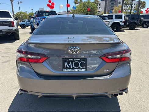 Used 2022 Toyota Camry SE w/ Convenience Package FWD image 12