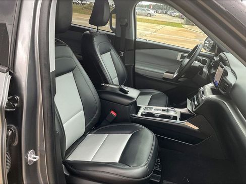Used 2023 Ford Explorer XLT w/ Equipment Group 202A RWD image 7