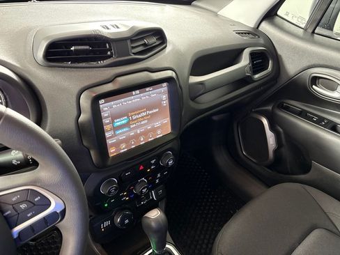 Used 2023 Jeep Renegade Latitude AWD/4WD image 28