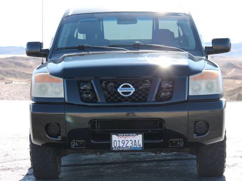 Used 2010 Nissan Titan SE RWD image 3