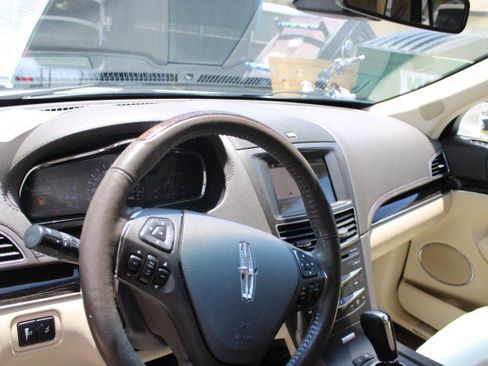 Used 2018 Lincoln MKT AWD w/ Technology Package image 7