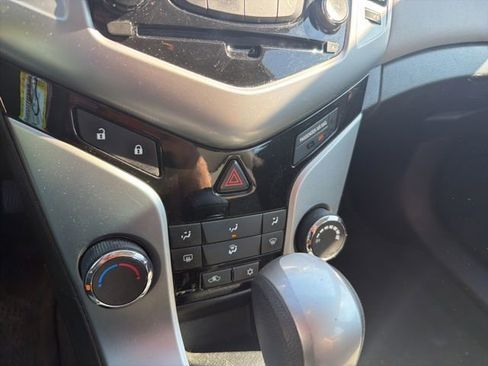 Used 2014 Chevrolet Cruze LS FWD image 12