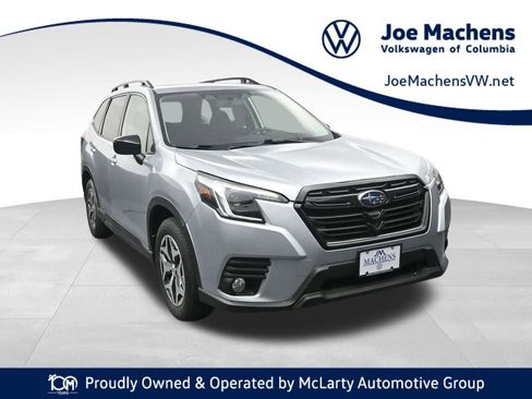 Used 2023 Subaru Forester Premium image 1