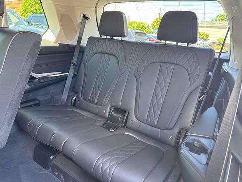 Used 2025 BMW X7 xDrive40i AWD/4WD image 48