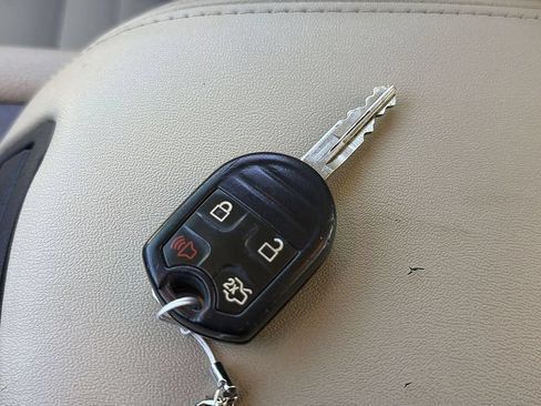 Used 2019 Ford Taurus SE FWD image 28
