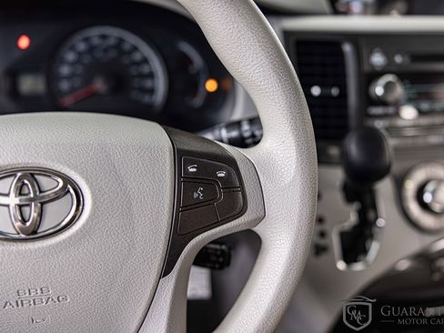 Used 2012 Toyota Sienna LE FWD image 24