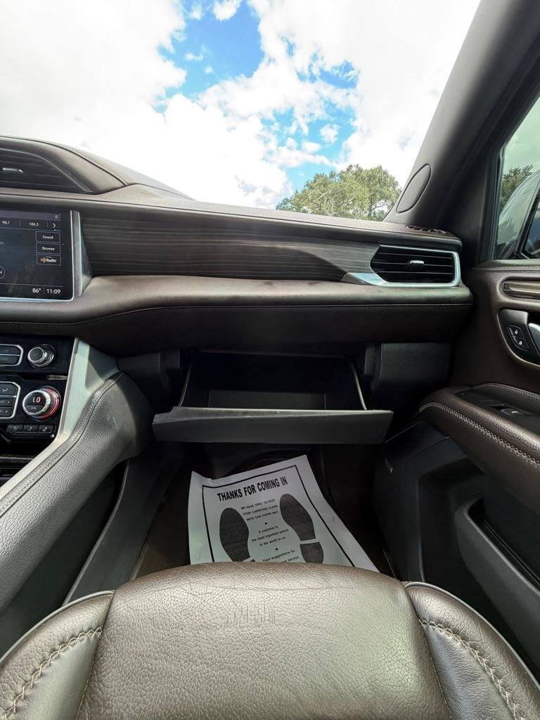 Used 2021 GMC Yukon Denali w/ Denali Premium Package RWD image 28