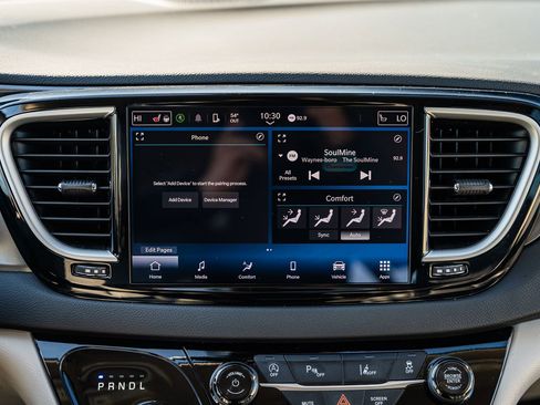 Used 2024 Chrysler Pacifica Touring-L image 46