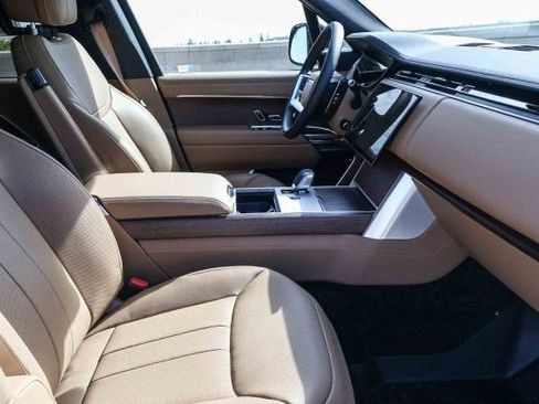 New 2025 Land Rover Range Rover Long Wheelbase SE image 12