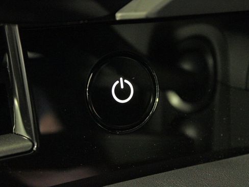 Used 2025 Porsche Taycan image 21