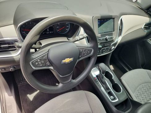 Used 2022 Chevrolet Equinox LS FWD image 10